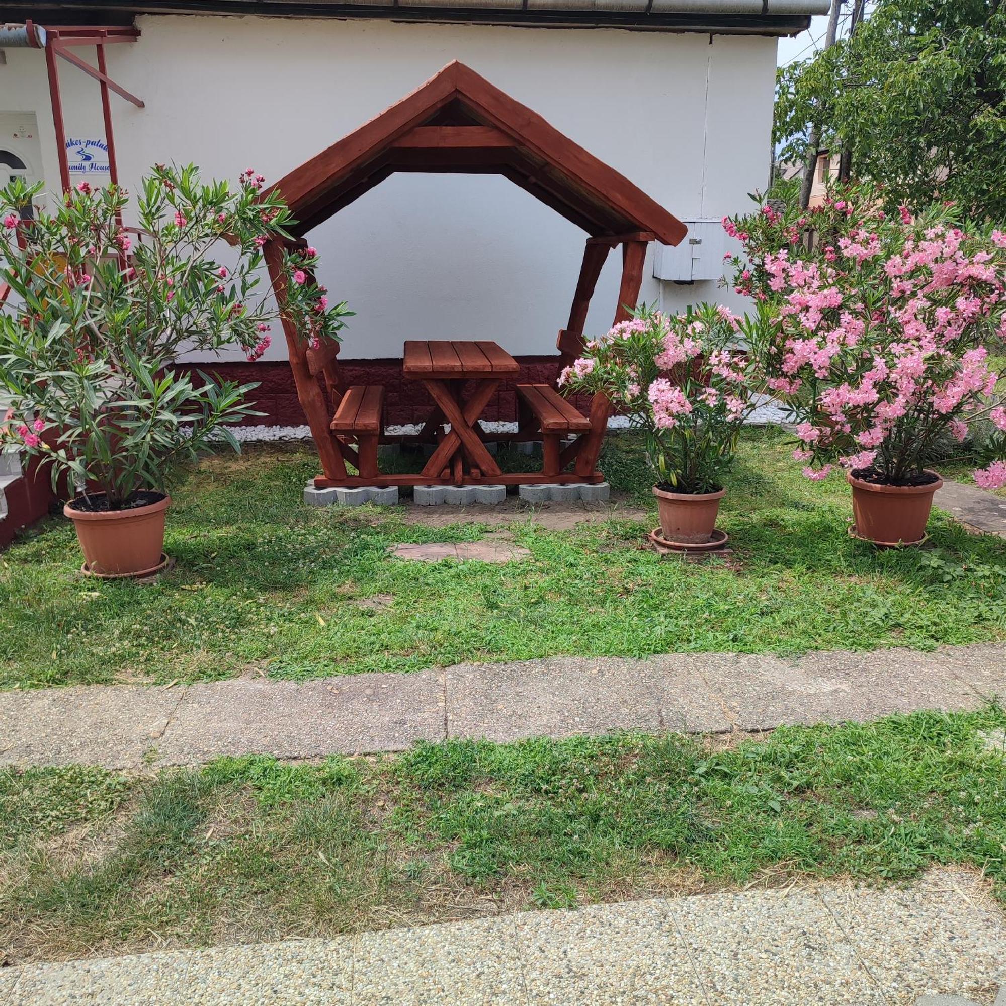 Rakos-Patak Family House Garden & Free Parking, Budapest
